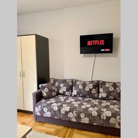 Renovated Cozy Studio 7 At Top Location - Available For Long Term Rentals Novi Sad Eksteriør bilde