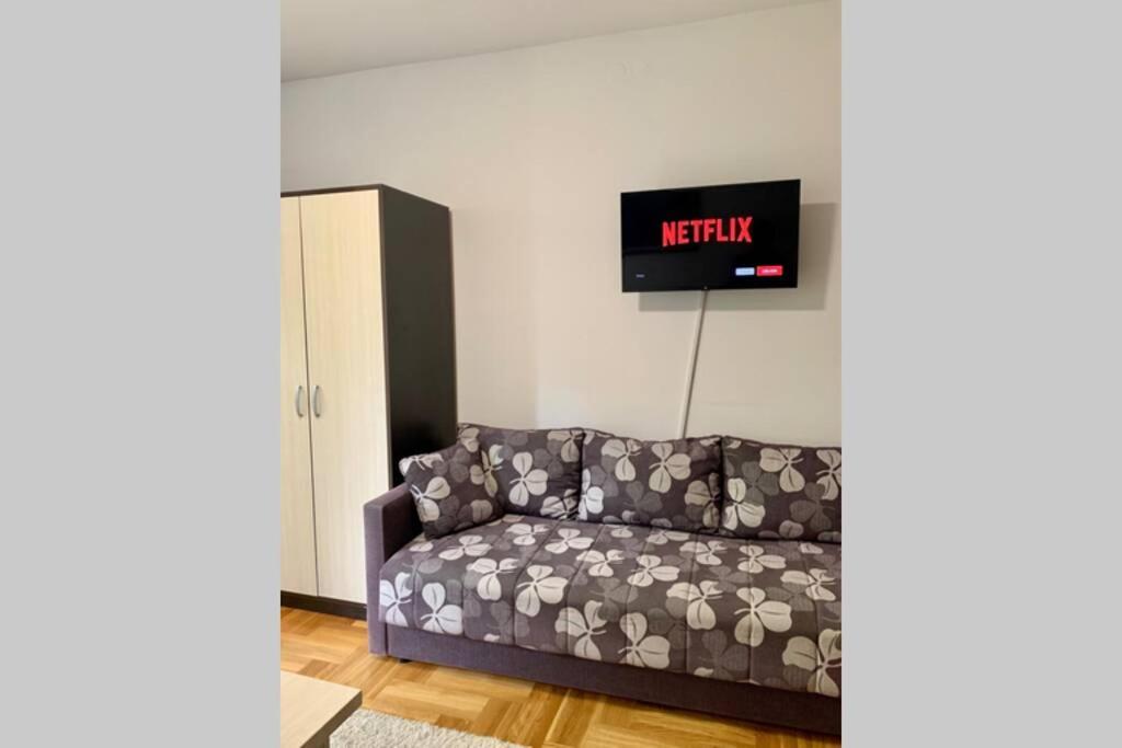 Renovated Cozy Studio 7 At Top Location - Available For Long Term Rentals Novi Sad Eksteriør bilde
